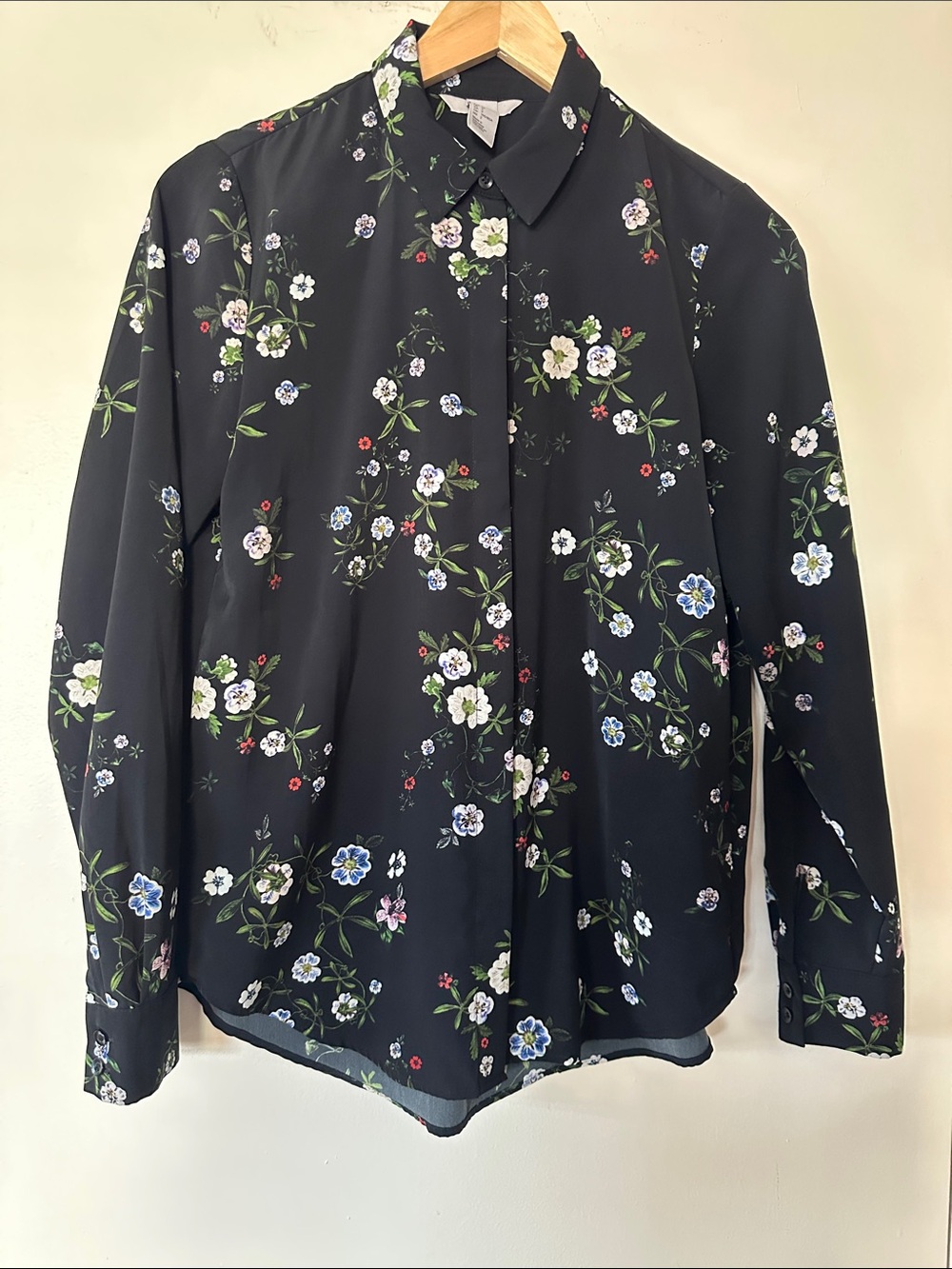 H&M floral accented button down blouse